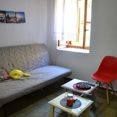 Stone House * يميناريا